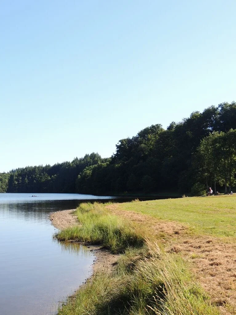 Ambrugeat plage verte lac de Sèchemailles