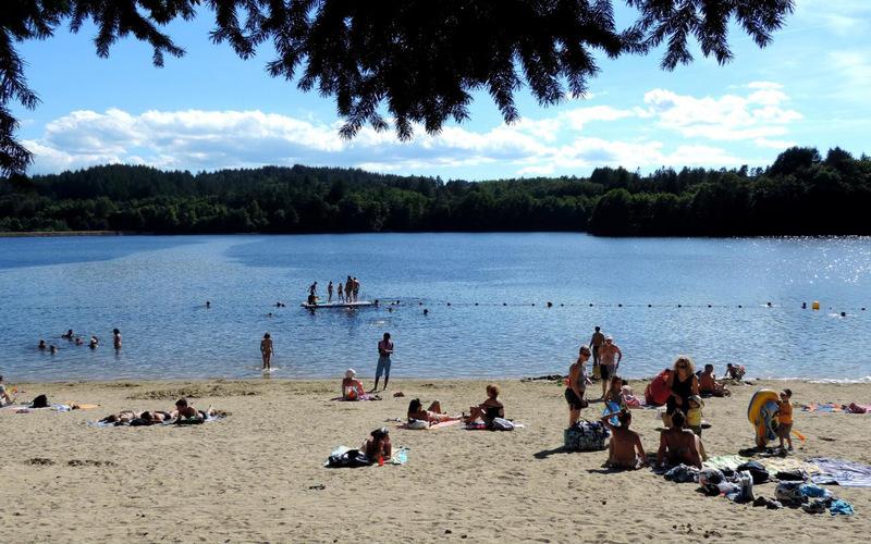 Ambrugeat plage lac sechemailles 1